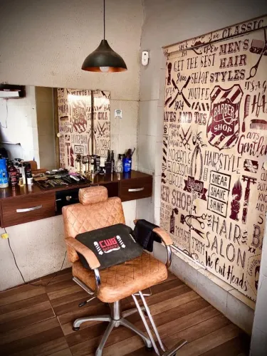 VENDO BARBEARIA FUNCIONANDO 8 ANOS NO LOCAL COMERCIAL DE MUITO MOVIMENTO