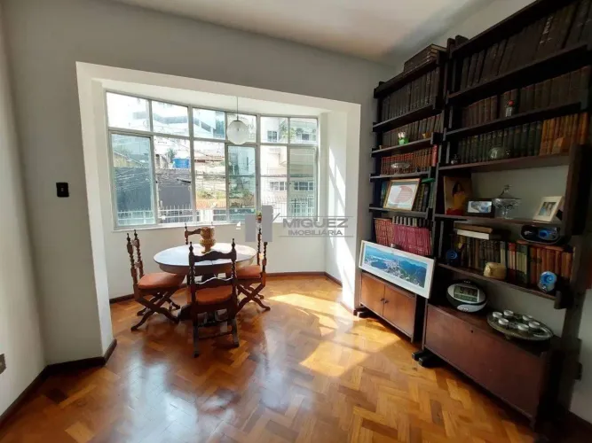 Rua Humaitá: apartamento à venda com planta ampla, 3 quartos amplos e dependência completa