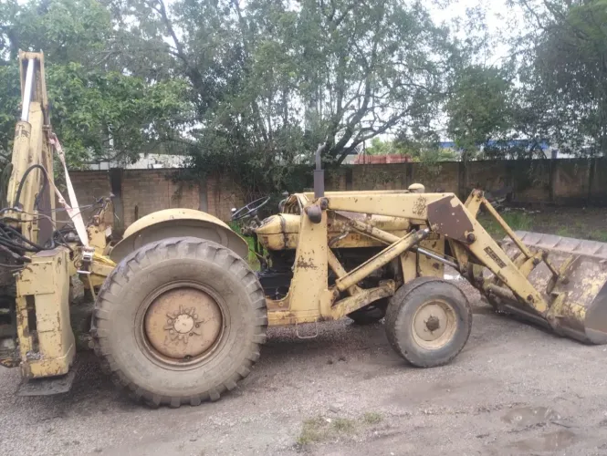 Retro escavadeira MF 65