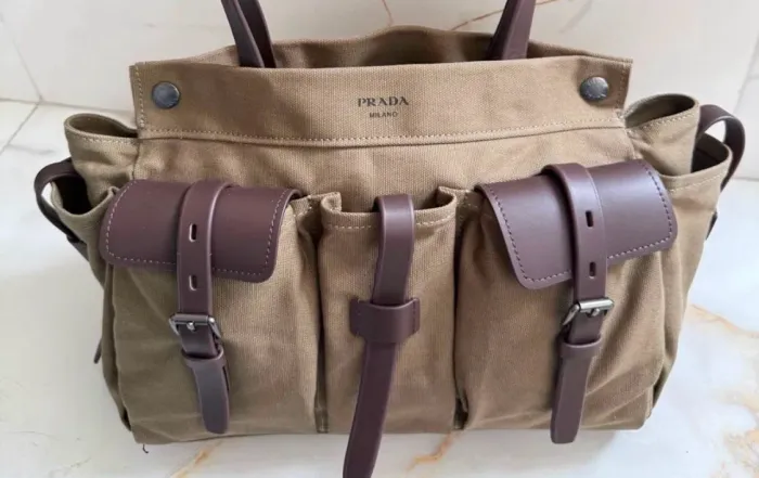 Bolsa marrom Chanel pequena nova