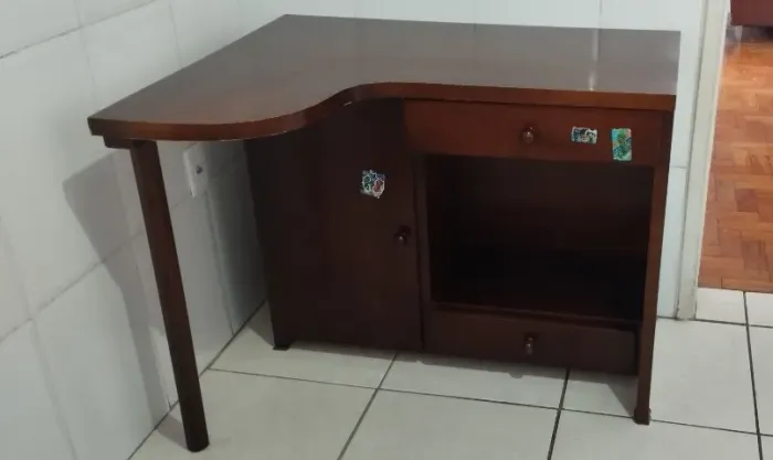 Vende _ se escrivania