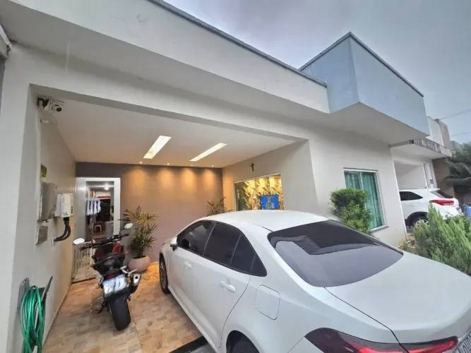 Casa Terrea a venda no condomínio Jardim Espanha com 3/4 quartos e suíte e energia solar d