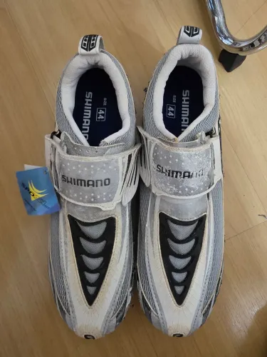 Sapatilha triathlon shimano couro nunca usada porem couro com falhas por ficar guardada