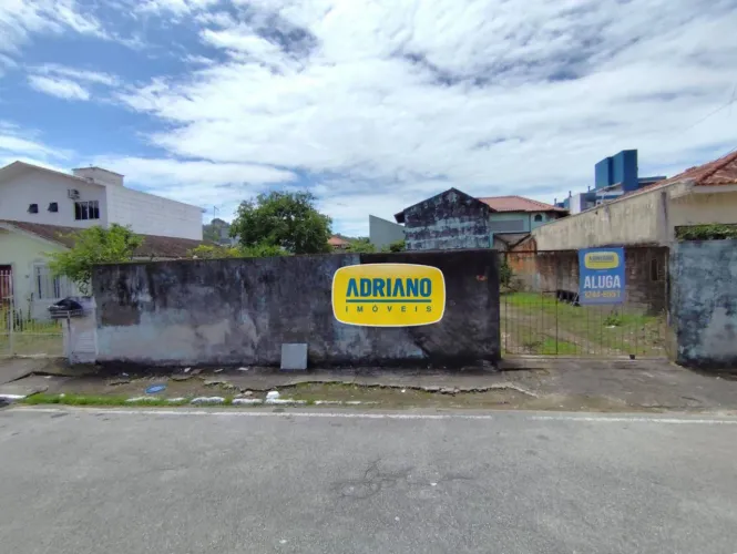 Terreno para alugar, 302 m² por R$ 2.500,00/mês - Forquilhinhas - São José/SC