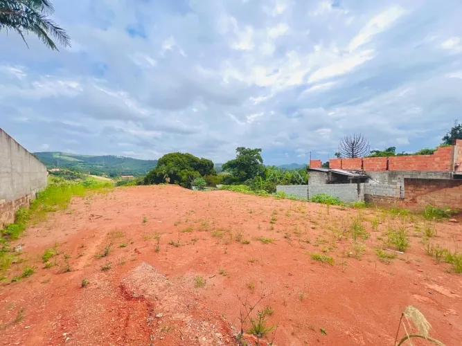 OPORTUNIDADE EM TERRA PRETA: 790m² + POÇO + TERRAPLANAGEM (Escriturado)
