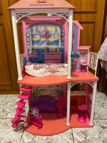 Casa da barbie de dois andares da Mattel 2012