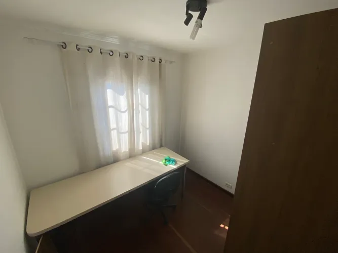 Venda conjunta: mesa escrivaninha (2,00 x 0,70) e guarda-roupa de solteiro.