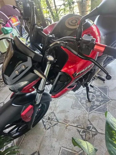 Fz 15 top