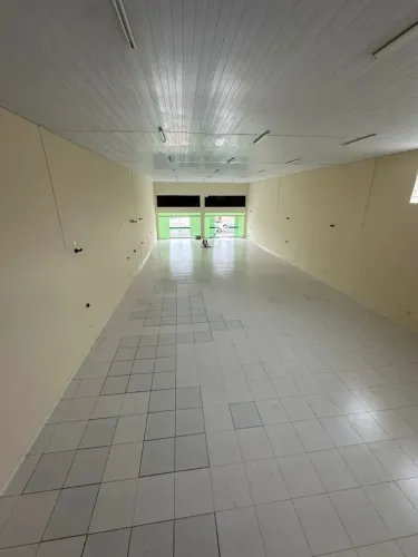 Imóvel para aluguel tem 365 metros quadrados em Centro - São Pedro - SP