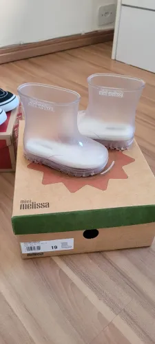 Vendo bota mini melissa, N° 19, usada poucas vezes