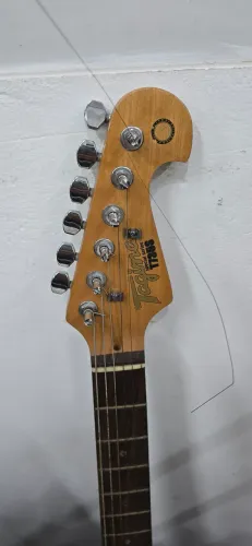 Guitarra e cubos 