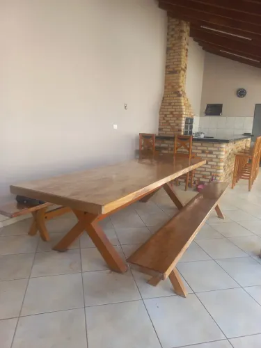 Mesa e bancos madeira garapeira