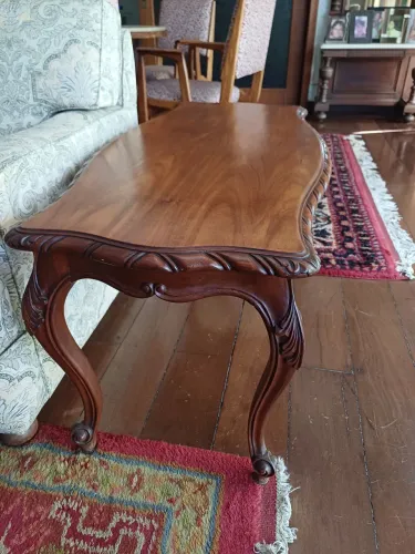 Mesa Lateral (Pé de Galo)<br>e Mesa de Centro (Estilo Luís XV)