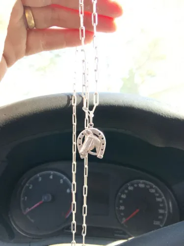 Vende cordão de prata com pingente