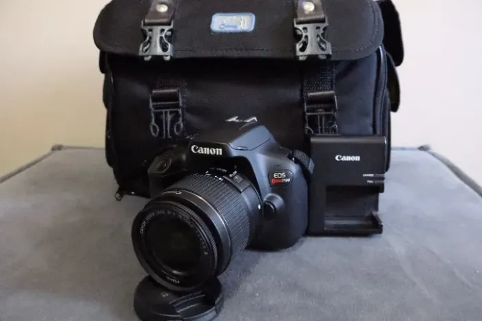 Canon Rebel T100 5730 Clicks + Lente 18-55mm + Bolsa C/wifi