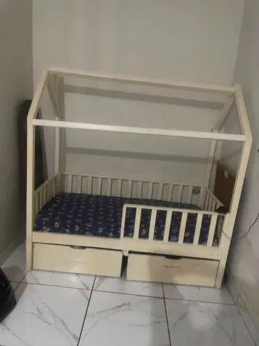 Vende se cama para bebê 