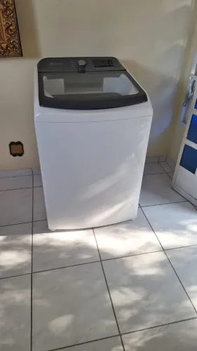 Máquina de Lavar Electrolux 18kg Branca Premium Care com Cesto Inox e Sem Agitador (LEI18)