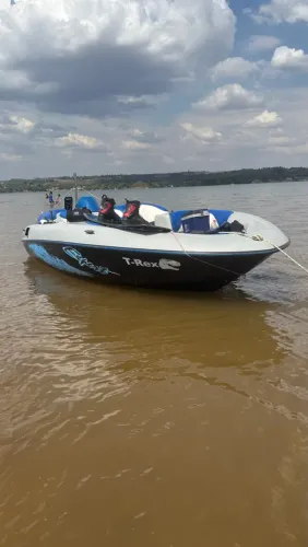 Lancha modelo jet Boat marca colunna 16 pés ?leia todo o anúncio?