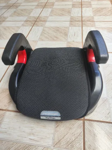 Assento de elevação para automóveis