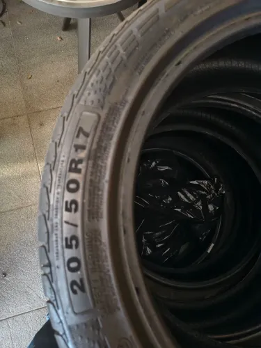 Vendo 4 pneus semi-novos, 205/50/R17