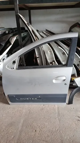 PORTA DIANTEIRA ESQUERDA RENAULT DUSTER 21/23