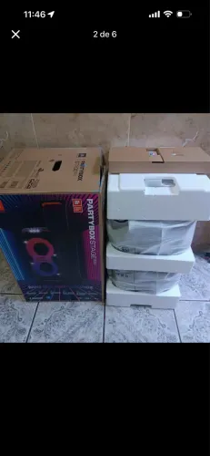 JBL PARTYBOX 320 na caixa