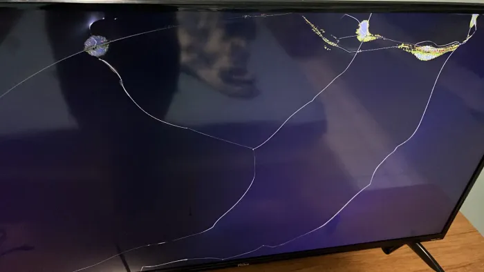 Vendo tv Philco 42 polegadas ( leia a descrição)