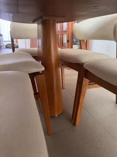 Mesa de madeira orgânica