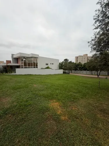VENDO TERRENO DE ESQUINA COM PROJETO APROVADO NO CONDOMÍNIO BELVEDERE