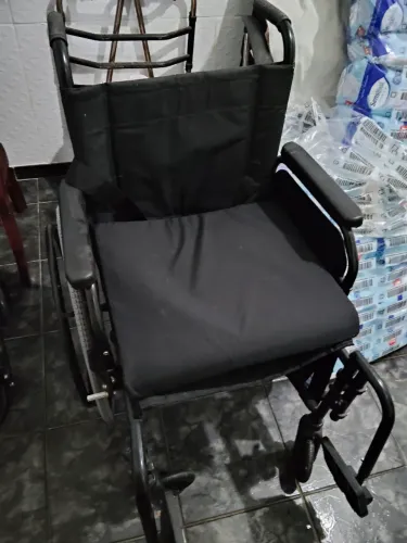Cadeira de rodas nova