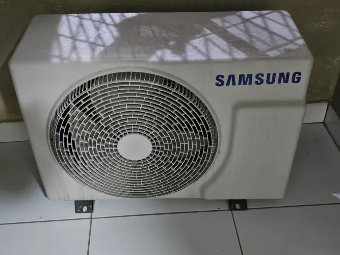 Condensadora Samsung 9.000 BTUs Inverter WindFree - Com Defeito (Para Peças/Reparo