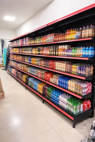 Gôndola preta para mercearia