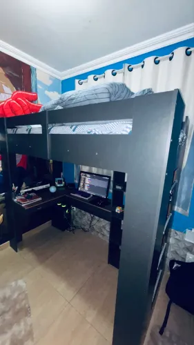 Cama aérea com escrivaninha