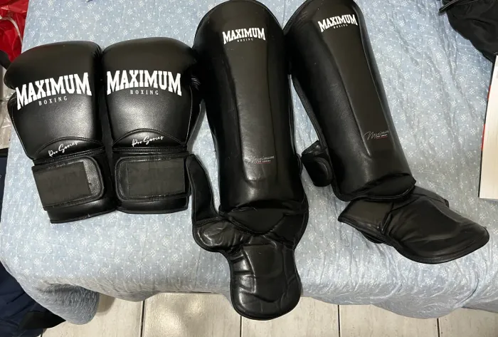 Kit Luva Profissional + Caneleira Maximum 