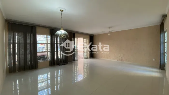 Casa térrea com 3 quartos 2 banheiros para venda na Vila Barcelona, zona leste de Sorocaba