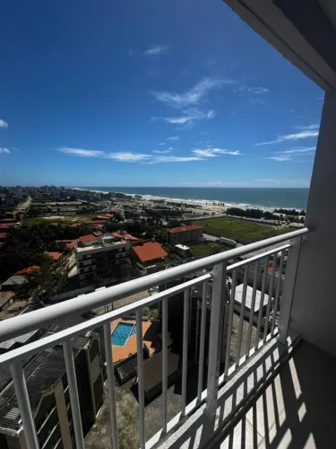 Apartamento com vista do mar em andar alto com móveis projetados