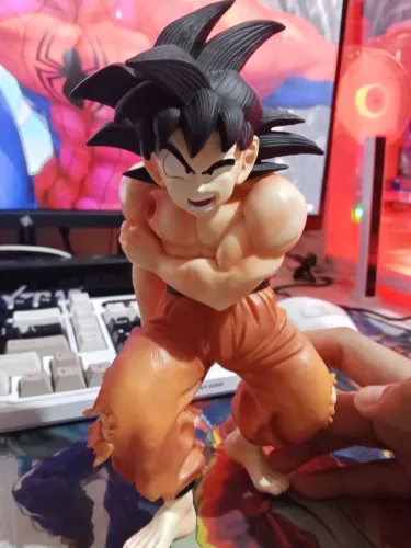 Action figure Goku adolescente