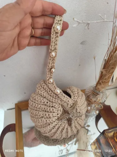 Bolsa feita a mão em formato de concha confeccionada em fio náutico 3 mm