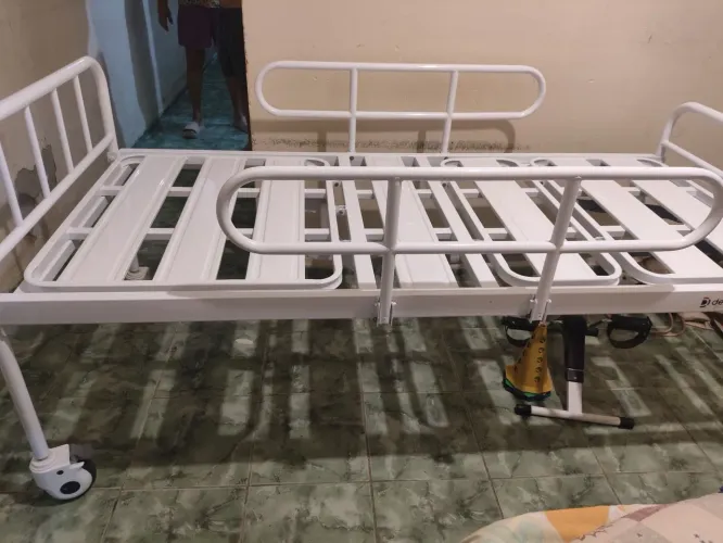 Vendo cama hospitalar com colchão da Ortobom! Novíssima!