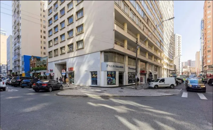 Venha somente com a mala, studio mobiliado, no ponto mais central de Curitiba