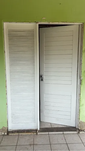 Portas externas madeira usadas