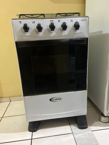 Fogão 4 bocas e forno, funcionando perfeitamente