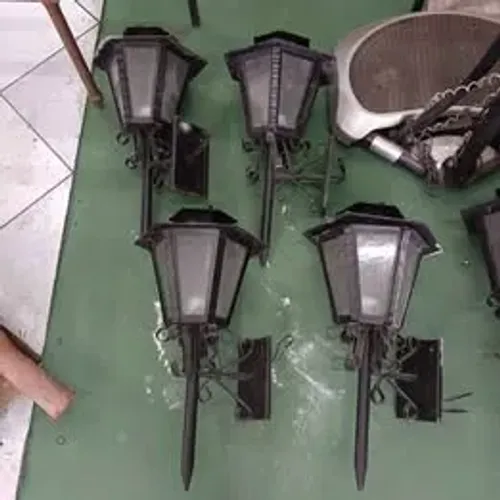 Arandelas antigas em ferro tenho 5 valor se refere a cada uma 250,00 leia o anúncio