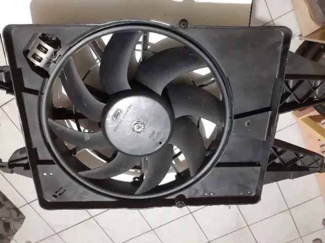Vendo ventilador completo do radiador do Ford Focus 2003 a 2009, novo, original. Referênci