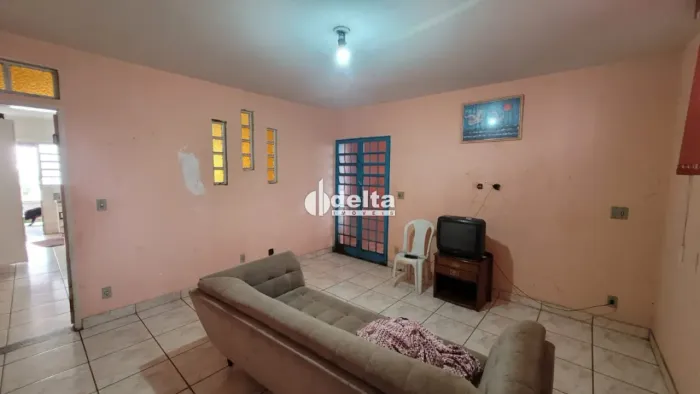 Casa residencial disponível para locação e venda no bairro Brasil em Uberlândia-MG