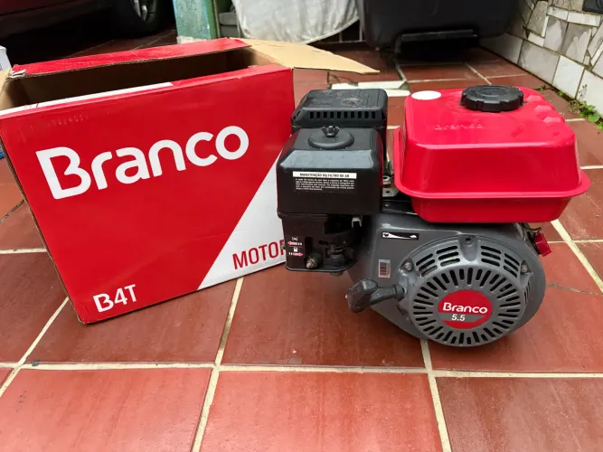 Motor estacionário branco