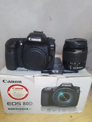Câmera canon 80D Com lente do kit, (pouca usasa) 