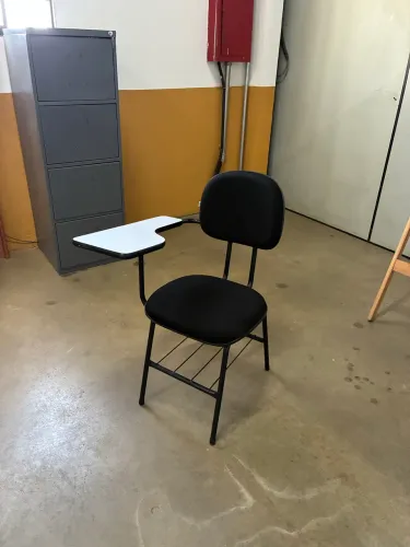 Cadeira Universitária Estofada Com Prancheta E Porta-Livros (13UNIDADES)
