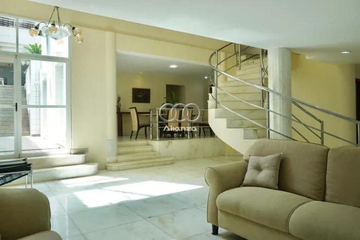 Casa para aluguel em Mangabeiras, BH!