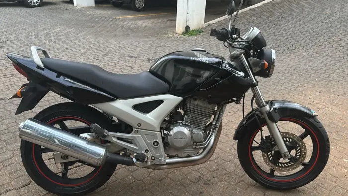 CBX 250 Twister 2003, segundo dono, ler descrição.